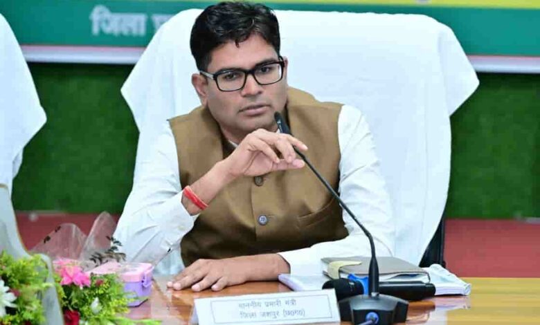 जशपुर में विकास कार्यों की समीक्षा, शिलापट्ट नहीं लगाने पर कार्रवाई की चेतावनी