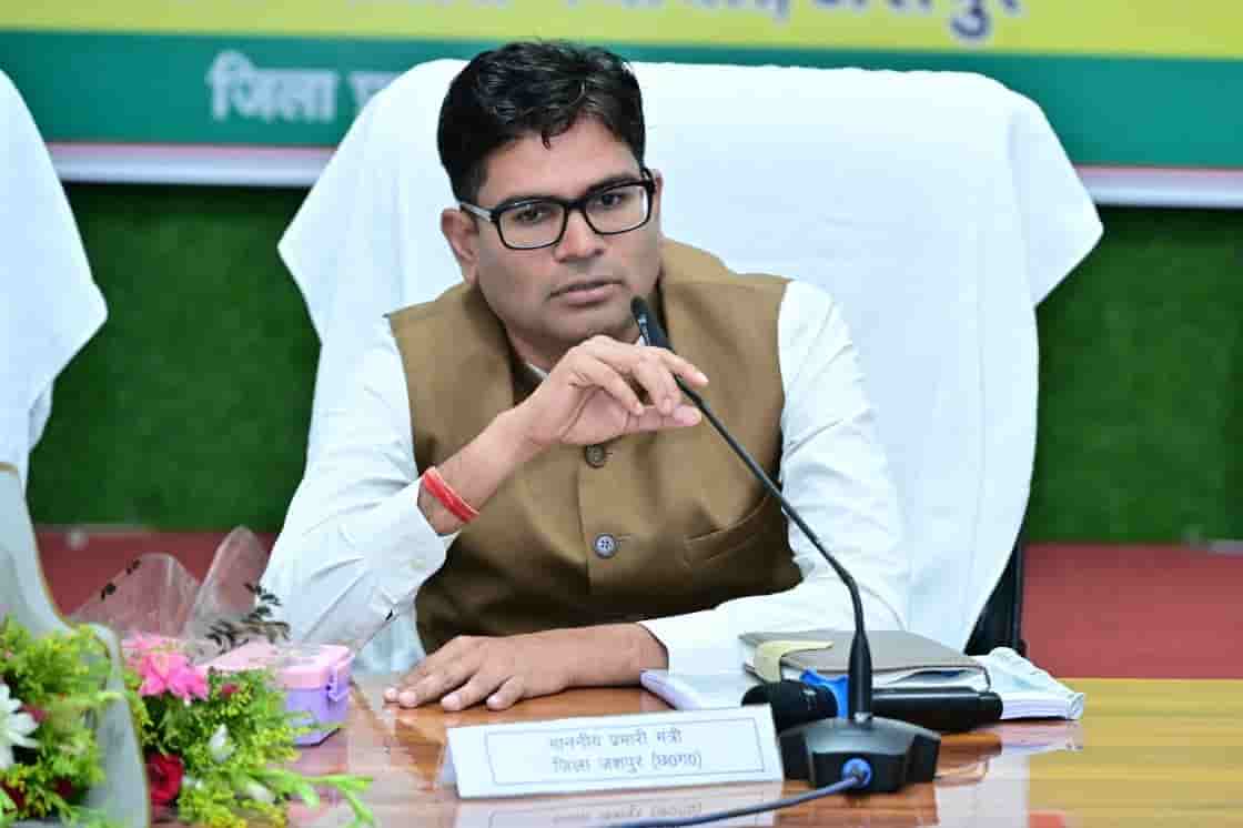 जशपुर में विकास कार्यों की समीक्षा, शिलापट्ट नहीं लगाने पर कार्रवाई की चेतावनी जशपुर में विकास कार्यों की समीक्षा, शिलापट्ट नहीं लगाने पर कार्रवाई की चेतावनी