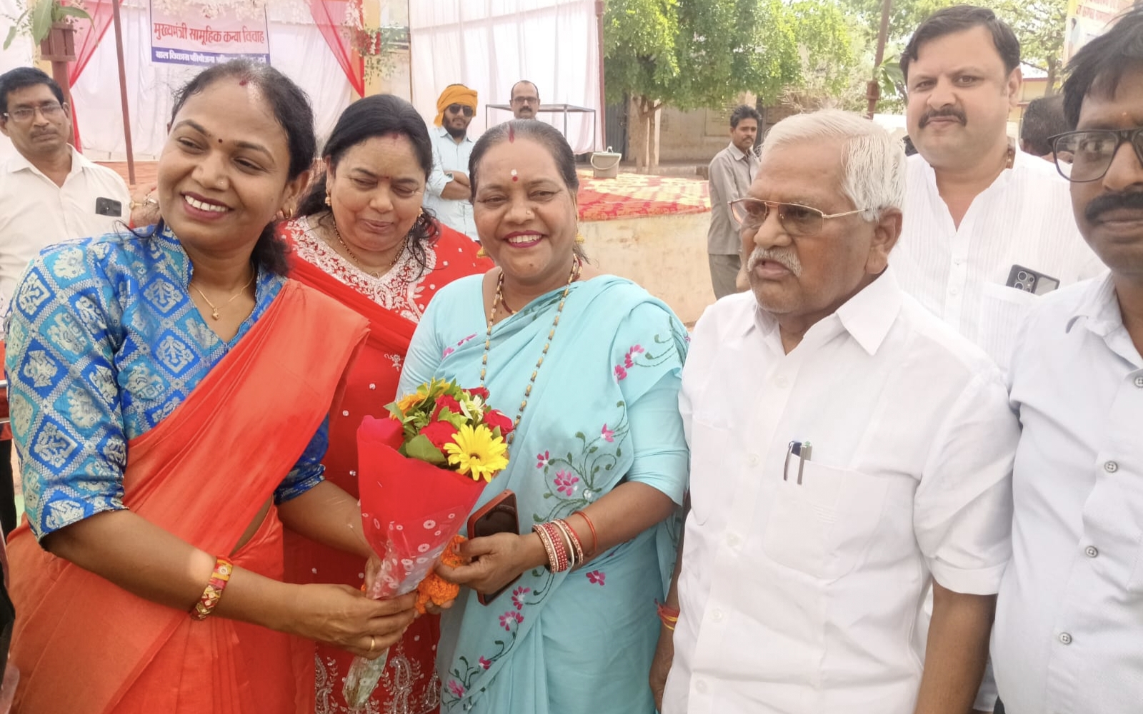 बीरेभाट में मुख्यमंत्री कन्या विवाह योजना के तहत 10 जोड़ों का विवाह संपन्न