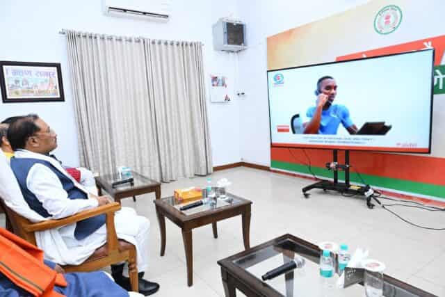 विरासत से प्रतिभा तक — ‘मन की बात’ में गूंजा छत्तीसगढ़ का गौरव, बढ़ा प्रदेश का मान विरासत से प्रतिभा तक — ‘मन की बात’ में गूंजा छत्तीसगढ़ का गौरव, बढ़ा प्रदेश का मान