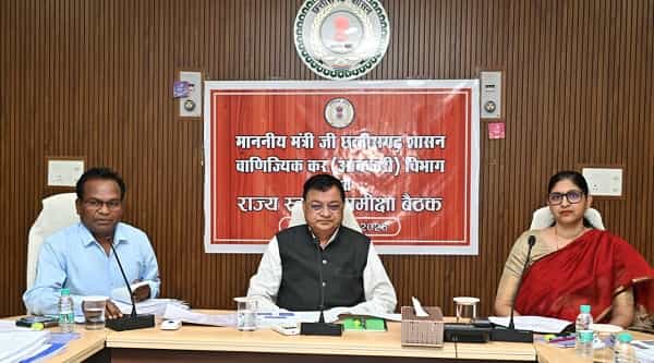 कानून, नियंत्रण और कार्रवाई — अवैध मदिरा कारोबार के खिलाफ सख्त संदेश कानून, नियंत्रण और कार्रवाई — अवैध मदिरा कारोबार के खिलाफ सख्त संदेश