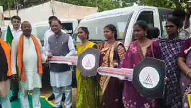 सशक्तिकरण के पहियों को मिली रफ्तार — टाटा मैजिक वाहन से बढ़ेगी दीदियों की आय सशक्तिकरण के पहियों को मिली रफ्तार — टाटा मैजिक वाहन से बढ़ेगी दीदियों की आय