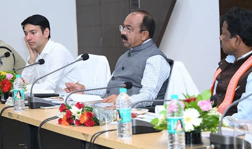 उप मुख्यमंत्री अरुण साव ने स्वच्छता दीदियों की नियमित स्वास्थ्य जांच और सुरक्षा किट उपलब्ध कराने के निर्देश दिए