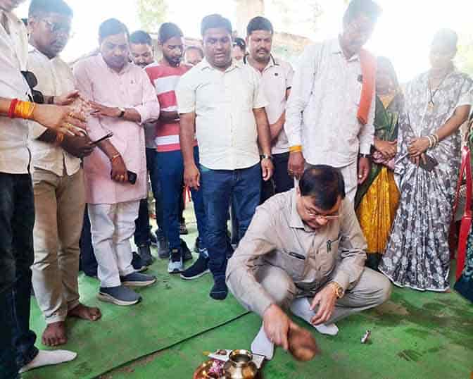 विकास की राह पर बढ़ते कदम: डामर की नई परत से चमकेगी क्षेत्र की तस्वीर