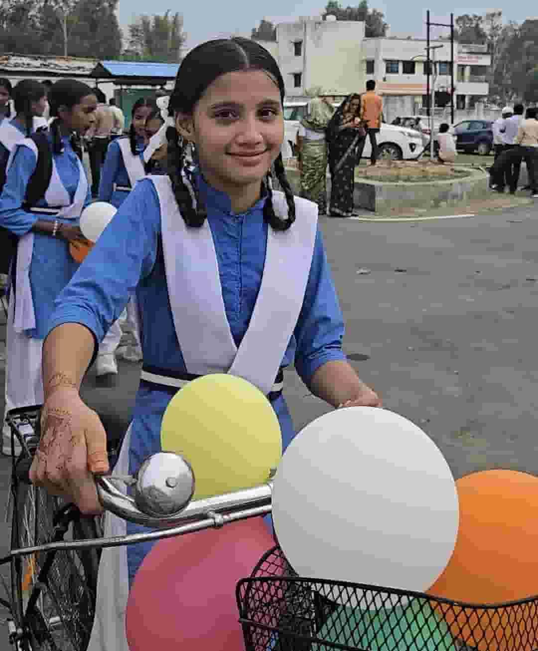 सरस्वती साइकिल योजना बनी वैष्णवी की सफलता की राह, शिक्षा को मिली नई गति