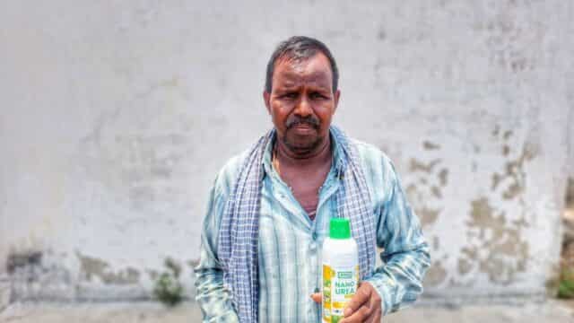 नैनो यूरिया और नैनो डीएपी से किसान मनोहर यादव की खेती अधिक लाभकारी बनी नैनो यूरिया और नैनो डीएपी से किसान मनोहर यादव की खेती अधिक लाभकारी बनी