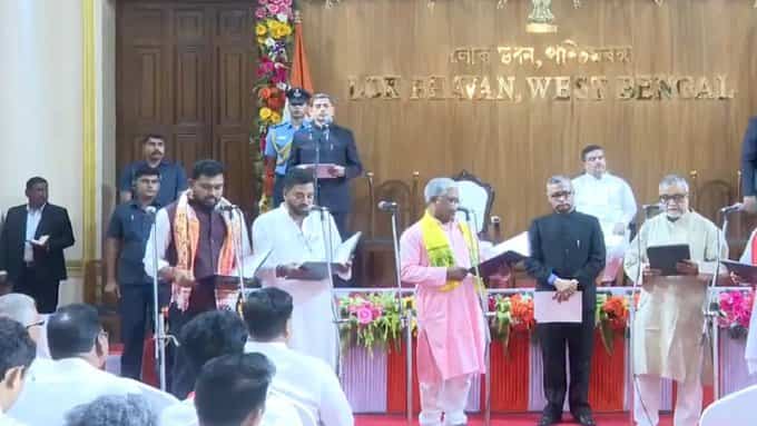 बंगाल की राजनीति में बड़ा फेरबदल! सरकार का पहला मंत्रिमंडल विस्तार हुआ बंगाल की राजनीति में बड़ा फेरबदल! सरकार का पहला मंत्रिमंडल विस्तार हुआ