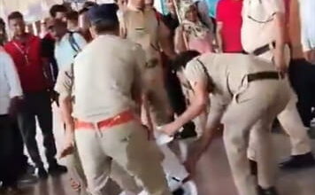 आगरा कैंट कांड! DSS से कथित मारपीट के बाद 4 RPF जवान सस्पेंड, जांच शुरू आगरा कैंट कांड! DSS से कथित मारपीट के बाद 4 RPF जवान सस्पेंड, जांच शुरू