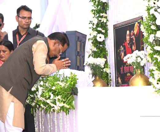 लोककला की महान साधिका डॉ. तीजन बाई की स्मृतियों को चिरस्थायी बनाएगी राज्य सरकार: मुख्यमंत्री विष्णुदेव साय लोककला की महान साधिका डॉ. तीजन बाई की स्मृतियों को चिरस्थायी बनाएगी राज्य सरकार: मुख्यमंत्री विष्णुदेव साय