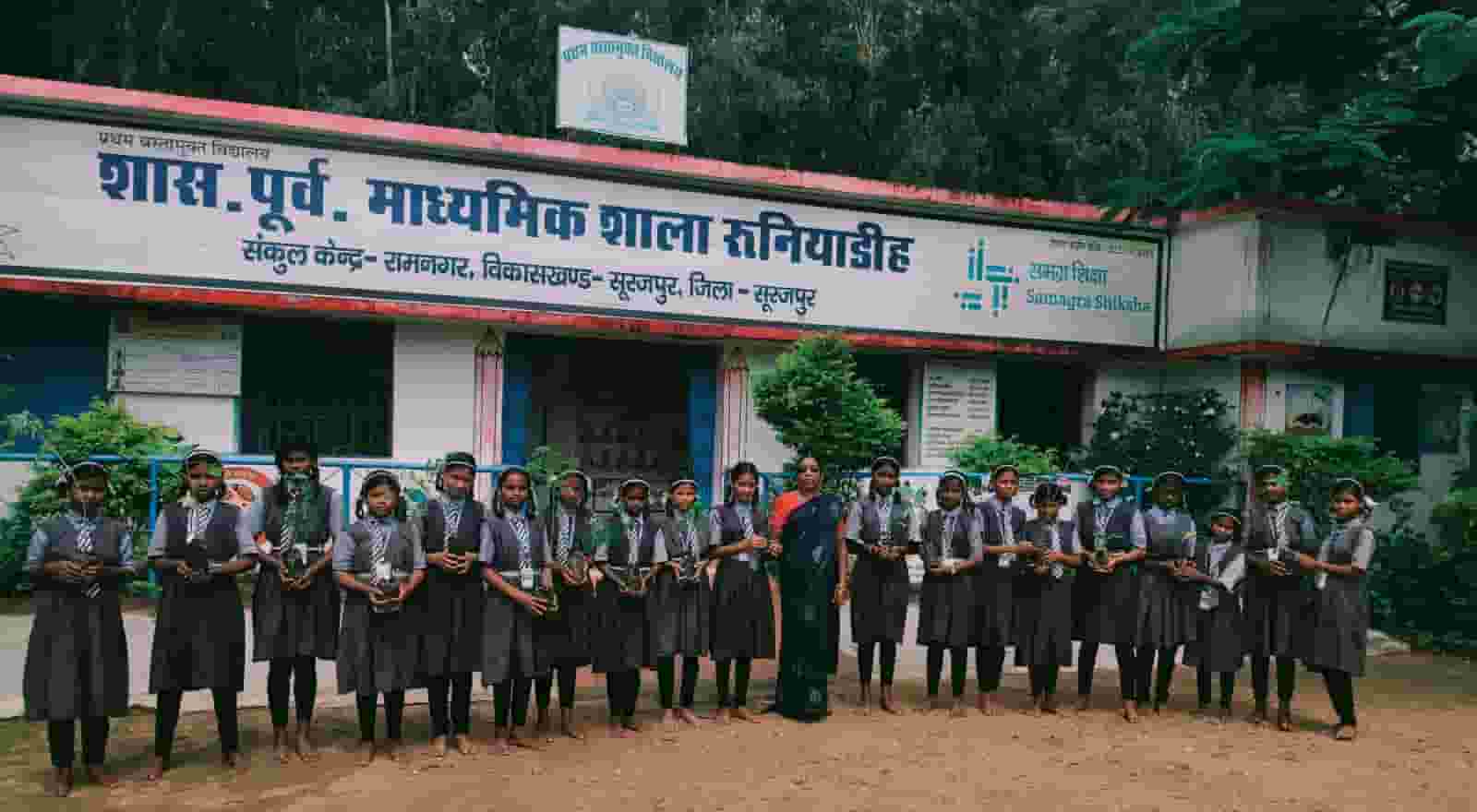 माँ के नाम एक पेड़, धरती के नाम एक संकल्प—विद्यार्थियों ने लिखी हरियाली की नई कहानी माँ के नाम एक पेड़, धरती के नाम एक संकल्प—विद्यार्थियों ने लिखी हरियाली की नई कहानी