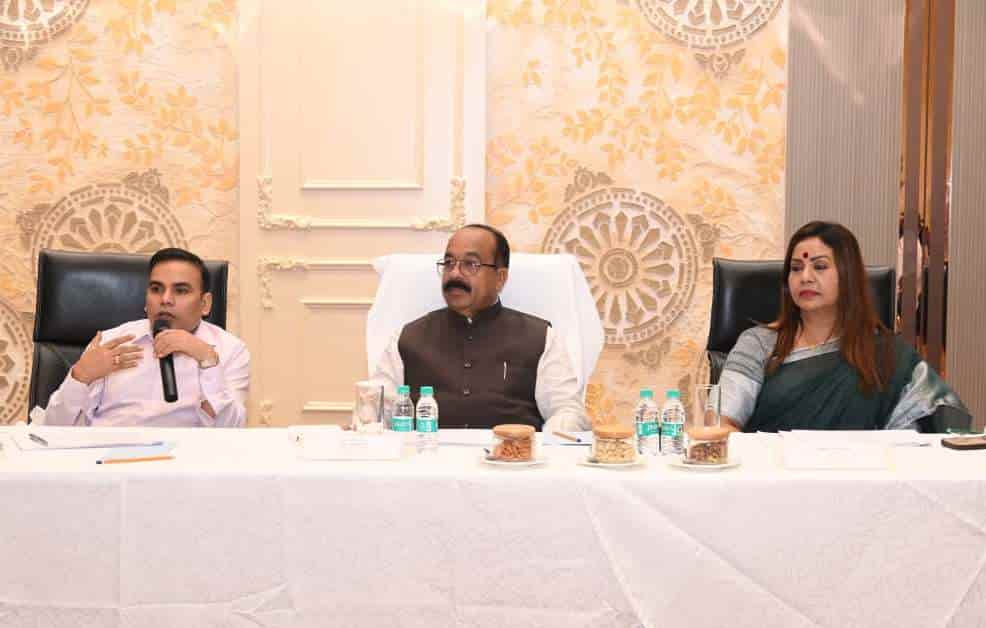 छत्तीसगढ़ बनेगा देश का बड़ा स्पोर्ट्स हब! अरुण साव ने नई सोच के साथ काम करने का दिया संदेश छत्तीसगढ़ बनेगा देश का बड़ा स्पोर्ट्स हब! अरुण साव ने नई सोच के साथ काम करने का दिया संदेश