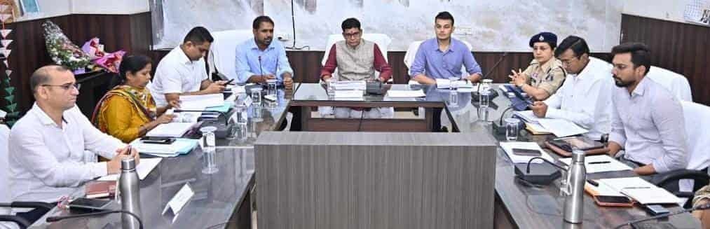 राजस्व मामलों में देरी पर मंत्री का सख्त रुख! टंक राम वर्मा बोले—अब नहीं चलेगी लापरवाही राजस्व मामलों में देरी पर मंत्री का सख्त रुख! टंक राम वर्मा बोले—अब नहीं चलेगी लापरवाही