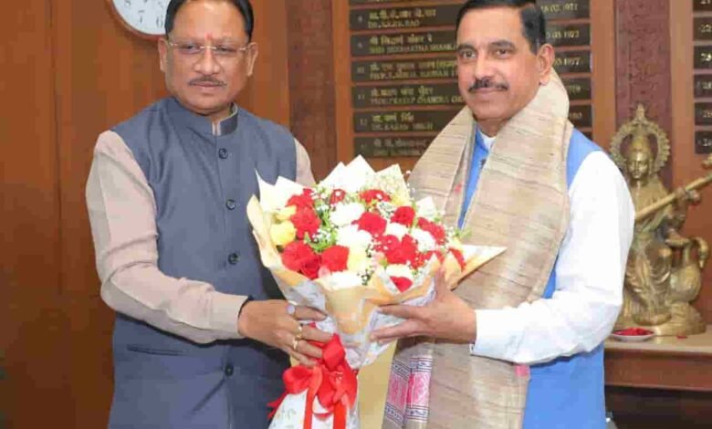 5 लाख मीट्रिक टन चावल के शीघ्र उठाव के लिए CM साय ने पर्याप्त रेलवे रैक उपलब्ध कराने का किया आग्रह 5 लाख मीट्रिक टन चावल के शीघ्र उठाव के लिए CM साय ने पर्याप्त रेलवे रैक उपलब्ध कराने का किया आग्रह