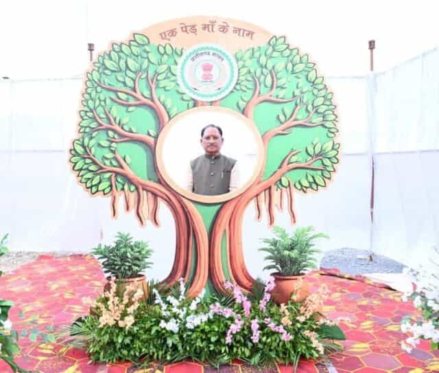 विधानसभा परिसर में ‘एक पेड़ मां के नाम 3.0’ अभियान के तहत हुआ वृहद पौधरोपण: मुख्यमंत्री विष्णुदेव साय और विधानसभा अध्यक्ष डॉ. रमन सिंह ने लगाया रुद्राक्ष का पौधा
