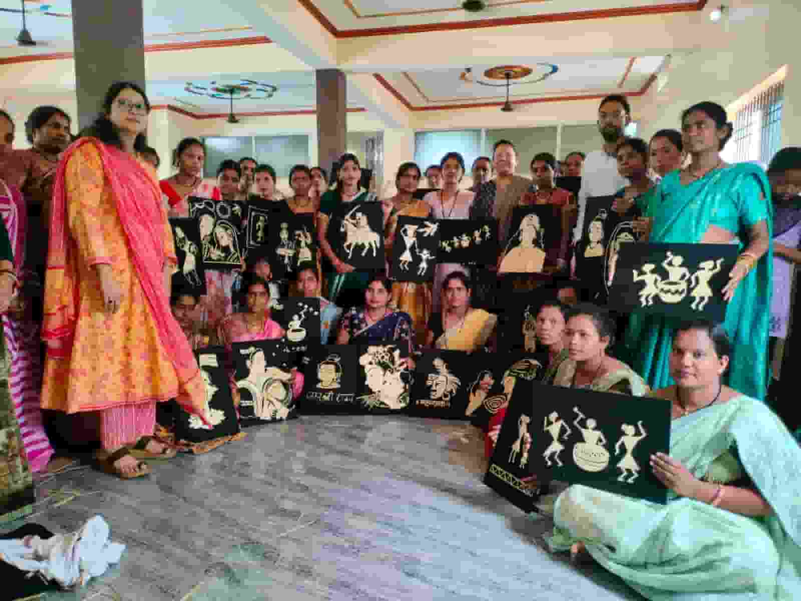 आत्मनिर्भरता की ओर बढ़ते कदम आत्मनिर्भरता की ओर बढ़ते कदम
