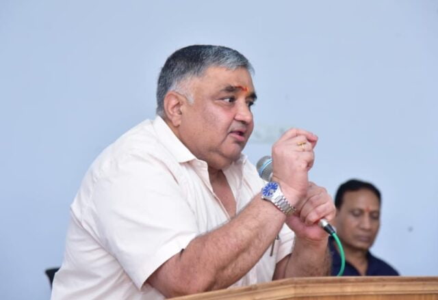 सिर्फ अभियान नहीं, भविष्य बचाने का संकल्प — वृक्षारोपण पर राजेश अग्रवाल का बड़ा संदेश सिर्फ अभियान नहीं, भविष्य बचाने का संकल्प — वृक्षारोपण पर राजेश अग्रवाल का बड़ा संदेश