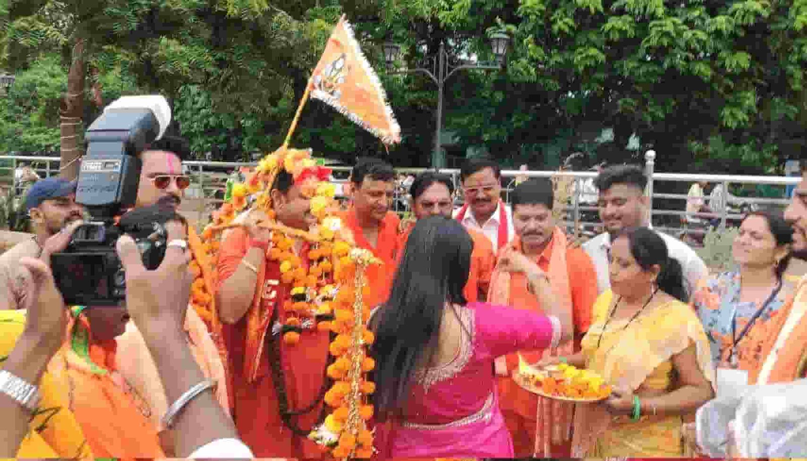 कांवड़ में आस्था, जुबां पर बोल बम—भुईफोड़ शिवलिंग पर उमड़ा श्रद्धा का सैलाब कांवड़ में आस्था, जुबां पर बोल बम—भुईफोड़ शिवलिंग पर उमड़ा श्रद्धा का सैलाब