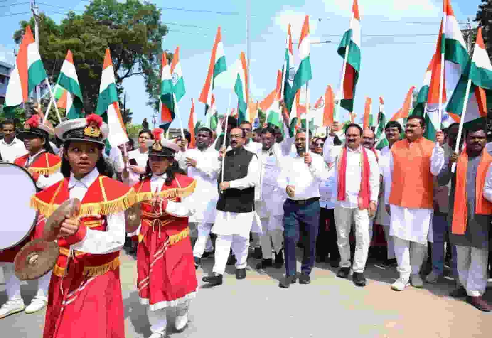 हाथों में तिरंगा, दिलों में हिंदुस्तान—अरुण साव के साथ गूंजा देशभक्ति का जयघोष