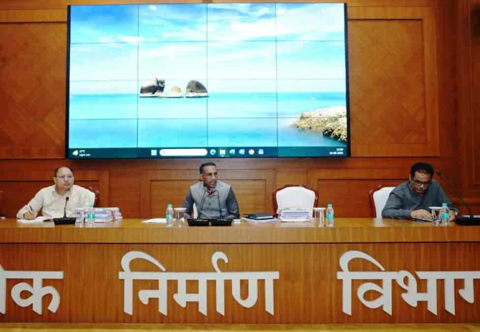 सड़कें जोड़ेंगी बस्तर की नई राहें, पुल-पुलियों से विकास को मिलेगी रफ्तार सड़कें जोड़ेंगी बस्तर की नई राहें, पुल-पुलियों से विकास को मिलेगी रफ्तार