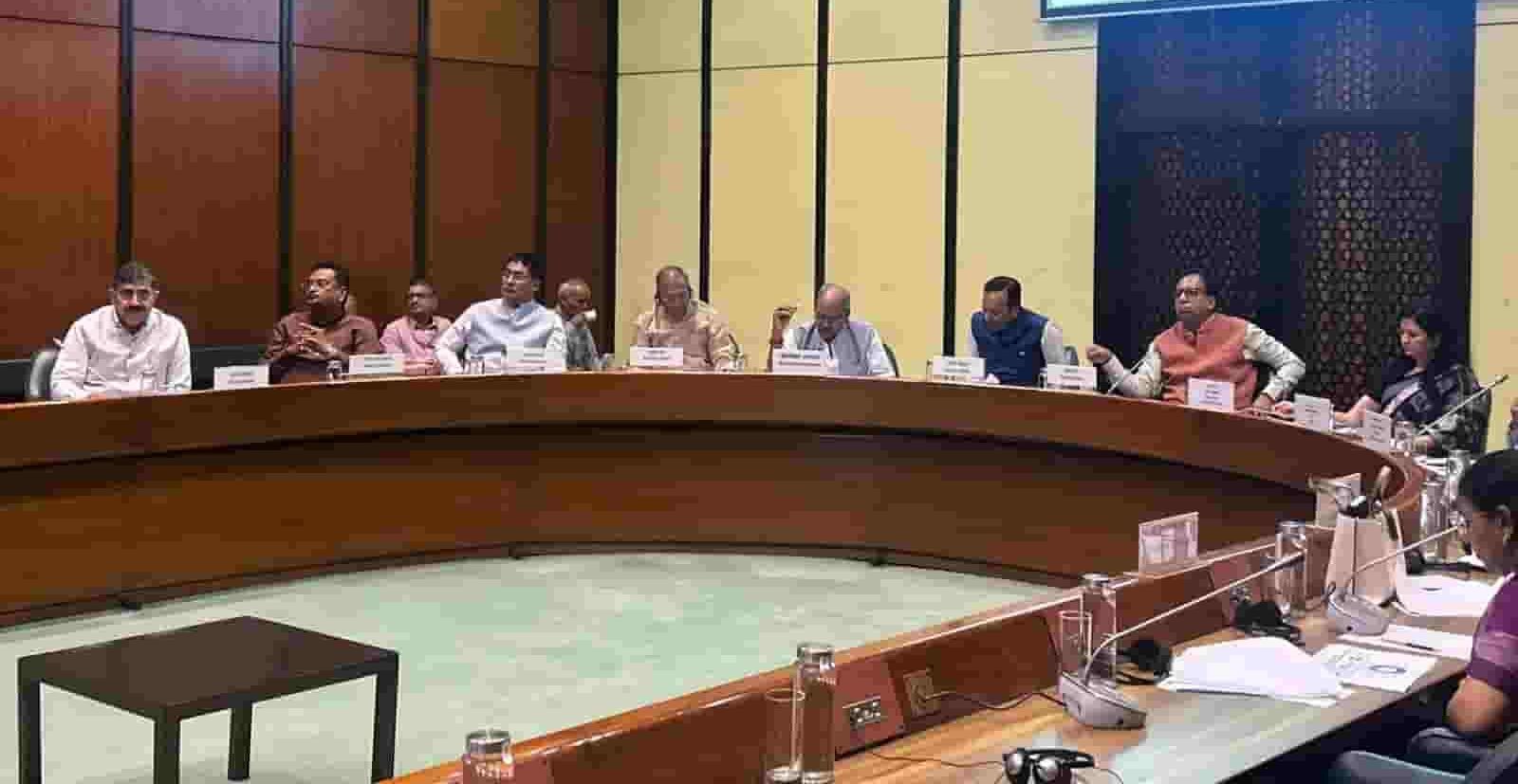 हुनर की मशीन से ग्लोबल उड़ान तक, युवाओं के लिए नए स्किल सेंटर की मांग हुनर की मशीन से ग्लोबल उड़ान तक, युवाओं के लिए नए स्किल सेंटर की मांग