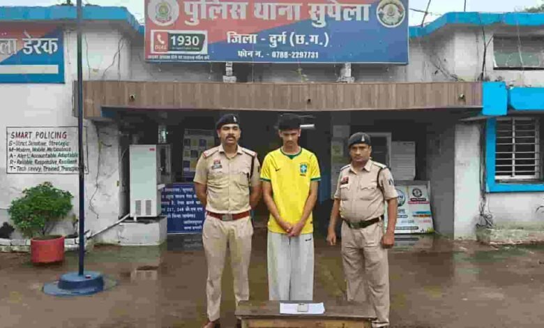 कॉपीराइट स्ट्राइक का डर दिखाकर वसूली का जाल, 10 हजार की मांग ने पहुंचाया आरोपी को सलाखों तक कॉपीराइट स्ट्राइक का डर दिखाकर वसूली का जाल, 10 हजार की मांग ने पहुंचाया आरोपी को सलाखों तक