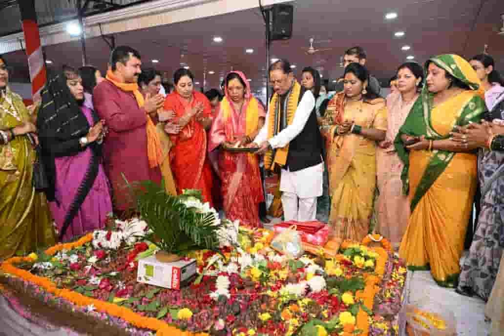 श्रावण में शिव आराधना! मुख्यमंत्री विष्णुदेव साय ने निवास में किया भव्य रुद्राभिषेक श्रावण में शिव आराधना! मुख्यमंत्री विष्णुदेव साय ने निवास में किया भव्य रुद्राभिषेक