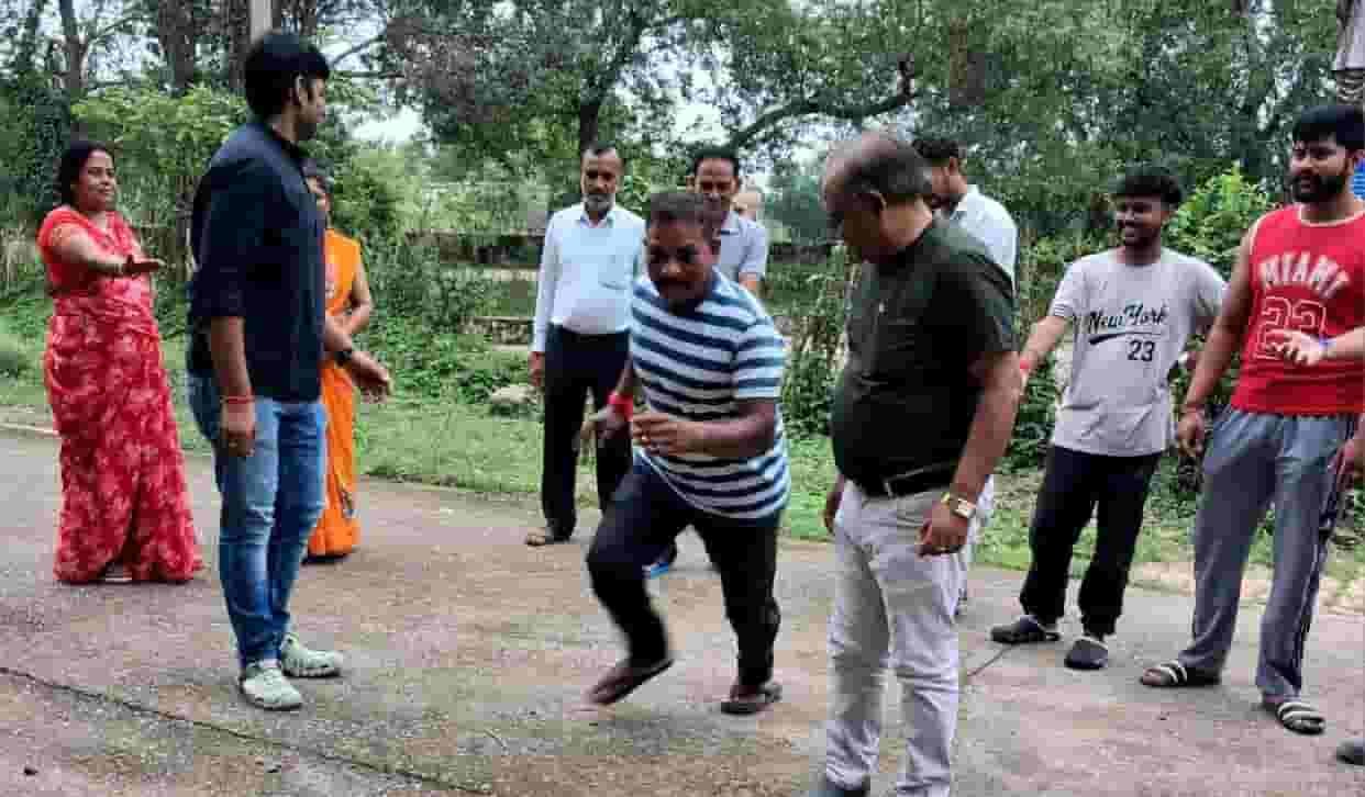 खेल हमें अंतिम सांस तक संघर्ष करना सिखाता है: प्रो. मनोज दयाल खेल हमें अंतिम सांस तक संघर्ष करना सिखाता है: प्रो. मनोज दयाल