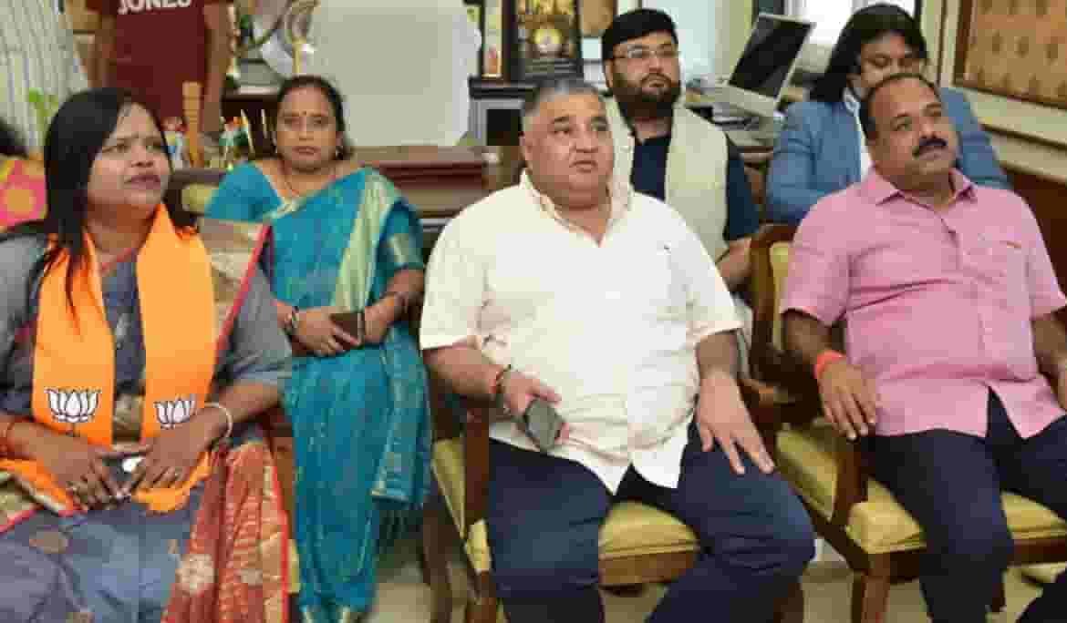 ‘मन की बात’ में प्रधानमंत्री का बड़ा संदेश—इतिहास, संस्कृति और स्वदेशी से गढ़ेगा आत्मनिर्भर भारत ‘मन की बात’ में प्रधानमंत्री का बड़ा संदेश—इतिहास, संस्कृति और स्वदेशी से गढ़ेगा आत्मनिर्भर भारत