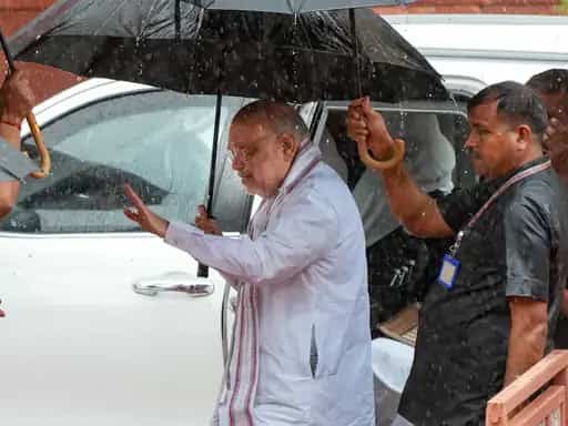 संसद में जोरदार टकराव! राज्यसभा में खड़गे और किरेन रिजिजू के बीच तीखी बहस संसद में जोरदार टकराव! राज्यसभा में खड़गे और किरेन रिजिजू के बीच तीखी बहस