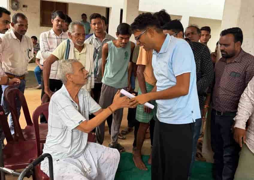 जनता के बीच पहुंचे ओपी चौधरी—आमापाली की चौपाल में सुनीं ग्रामीणों की आवाज़ जनता के बीच पहुंचे ओपी चौधरी—आमापाली की चौपाल में सुनीं ग्रामीणों की आवाज़