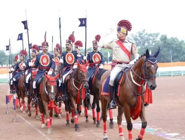 शौर्य की टाप, सुरों की लय और वफादारी का रोमांच—यादगार बना स्वतंत्रता दिवस समारोह शौर्य की टाप, सुरों की लय और वफादारी का रोमांच—यादगार बना स्वतंत्रता दिवस समारोह