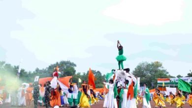 नन्हे कलाकारों ने सजाया आजादी का मंच, रंग-बिरंगी प्रस्तुतियों से गूंजा समारोह