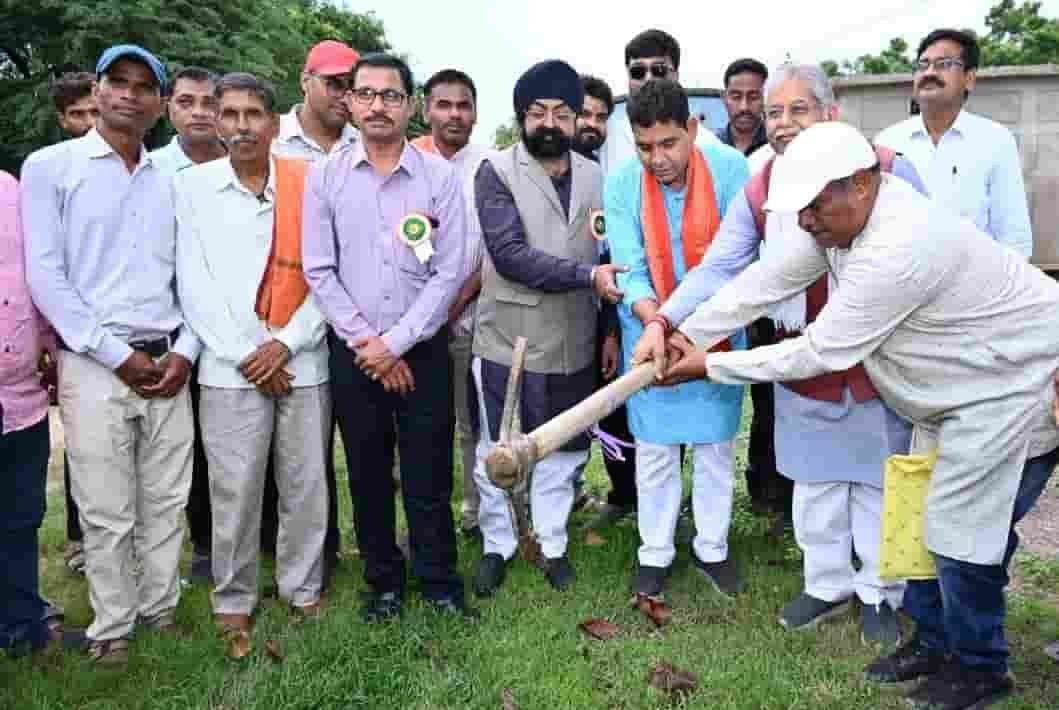 परंपरा और मानवीय मूल्यों को सहेजना ही सच्चा विकास : मंत्री टंक राम वर्मा परंपरा और मानवीय मूल्यों को सहेजना ही सच्चा विकास : मंत्री टंक राम वर्मा