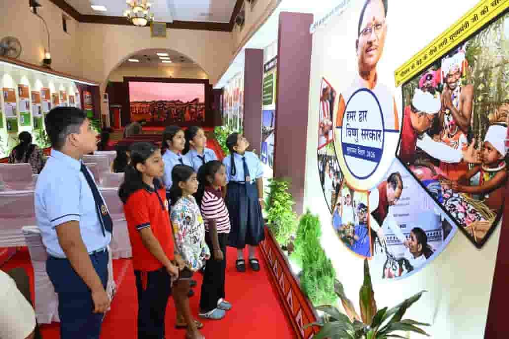 शौर्य की कहानी, विकास की निशानी—प्रदर्शनी में साकार हुआ छत्तीसगढ़ का अतीत और वर्तमान शौर्य की कहानी, विकास की निशानी—प्रदर्शनी में साकार हुआ छत्तीसगढ़ का अतीत और वर्तमान