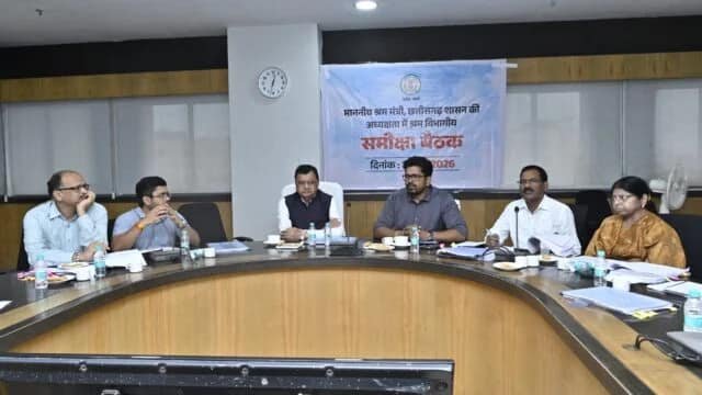 श्रमिक परिवारों के लिए बड़ा संदेश — हर पात्र परिवार तक पहुंचेगी सरकारी योजनाओं की सौगात श्रमिक परिवारों के लिए बड़ा संदेश — हर पात्र परिवार तक पहुंचेगी सरकारी योजनाओं की सौगात