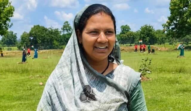 रक्षाबंधन पर बहन देवेंद्र कुमारी को मिला खास संबल! 30वीं किस्त से चेहरे पर लौटी मुस्कान रक्षाबंधन पर बहन देवेंद्र कुमारी को मिला खास संबल! 30वीं किस्त से चेहरे पर लौटी मुस्कान
