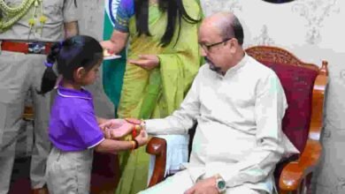 रिश्तों की डोर ने मिटाई हर दूरी, दिव्यांग बच्चों के रक्षा सूत्र से भावुक हुआ लोक भवन