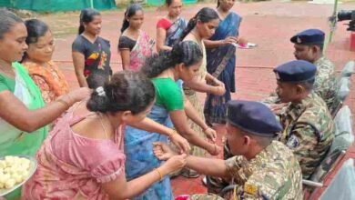 बंदूक से राखी तक का सफर, बस्तर में रिश्तों के धागे ने लिखी शांति की नई कहानी बंदूक से राखी तक का सफर, बस्तर में रिश्तों के धागे ने लिखी शांति की नई कहानी