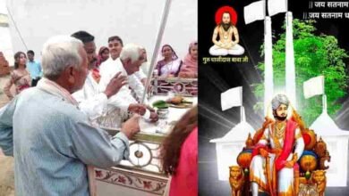 जय स्तंभ पर चढ़ी ध्वजा-पताका, भक्ति में डूबा धौर गांव—गुरु बालक दास जयंती और जन्माष्टमी का दिखा अद्भुत संगम