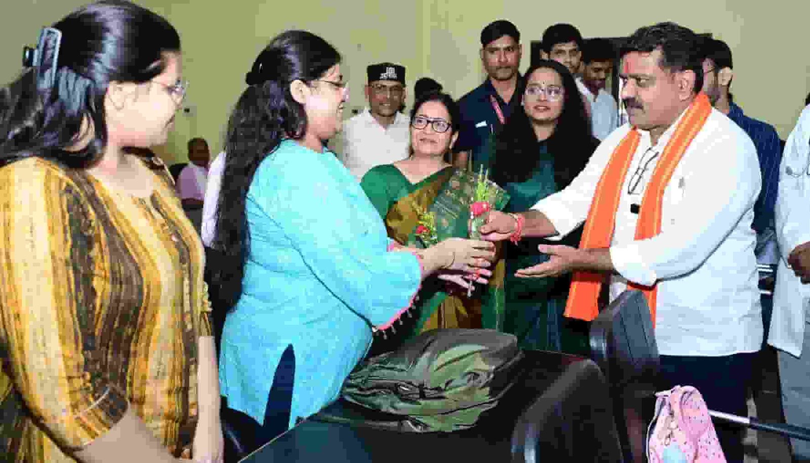 सफेद कोट से समाजसेवा तक—विजय शर्मा ने बताया डॉक्टर बनने का असली अर्थ सफेद कोट से समाजसेवा तक—विजय शर्मा ने बताया डॉक्टर बनने का असली अर्थ