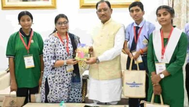 राष्ट्रपति भवन से लौटे प्रतिभाशाली छात्र, मुख्यमंत्री साय से मुलाकात ने खींचा सबका ध्यान राष्ट्रपति भवन से लौटे प्रतिभाशाली छात्र, मुख्यमंत्री साय से मुलाकात ने खींचा सबका ध्यान