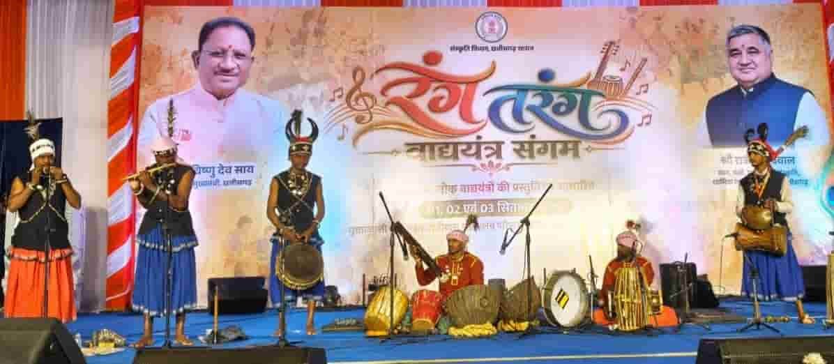 खामोश होने वाली थीं लोकधुनें! विलुप्त होते वाद्ययंत्रों को फिर मिली नई आवाज खामोश होने वाली थीं लोकधुनें! विलुप्त होते वाद्ययंत्रों को फिर मिली नई आवाज