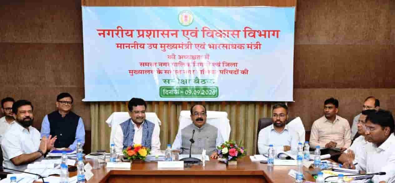 फाइलों से बाहर, जमीन पर उतरेंगे अधिकारी—अरुण साव ने दिखाई काम की नई राह फाइलों से बाहर, जमीन पर उतरेंगे अधिकारी—अरुण साव ने दिखाई काम की नई राह
