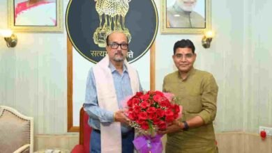 राजभवन में सौहार्द की मुलाकात—राज्यपाल रमेन डेका से मिले मंत्री टंकराम वर्मा राजभवन में सौहार्द की मुलाकात—राज्यपाल रमेन डेका से मिले मंत्री टंकराम वर्मा