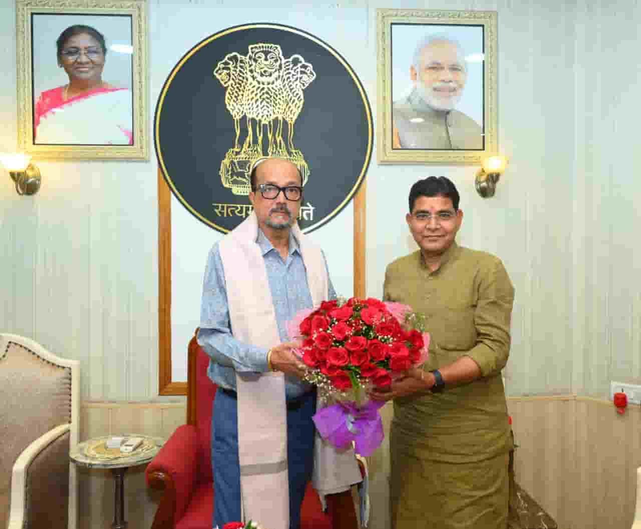 राजभवन में सौहार्द की मुलाकात—राज्यपाल रमेन डेका से मिले मंत्री टंकराम वर्मा राजभवन में सौहार्द की मुलाकात—राज्यपाल रमेन डेका से मिले मंत्री टंकराम वर्मा