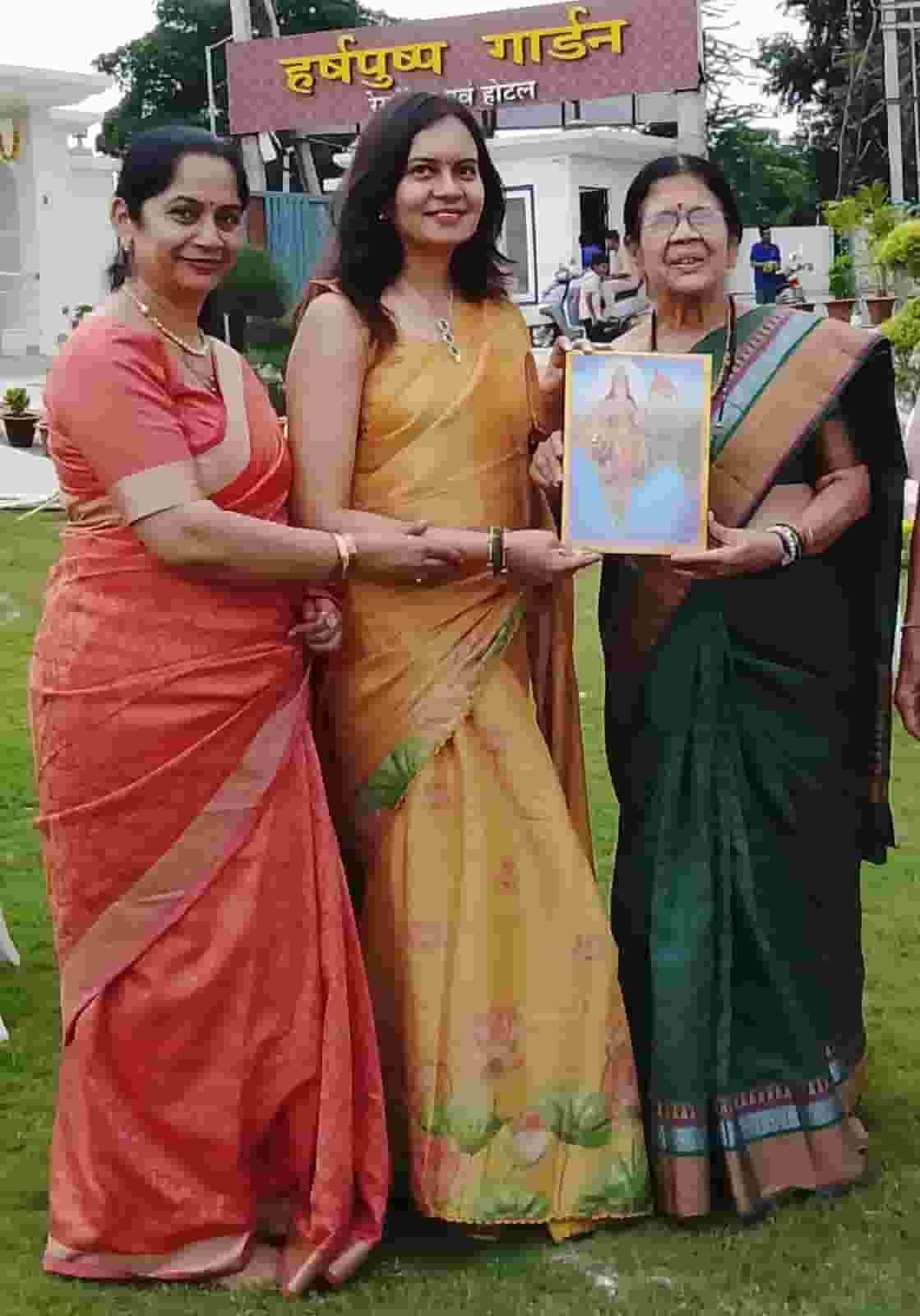 तीज के रंग में रंगेगा पूरा उत्सव! तीन दिनों तक गूंजेंगे गीत-संगीत और सखियों की खुशियां तीज के रंग में रंगेगा पूरा उत्सव! तीन दिनों तक गूंजेंगे गीत-संगीत और सखियों की खुशियां