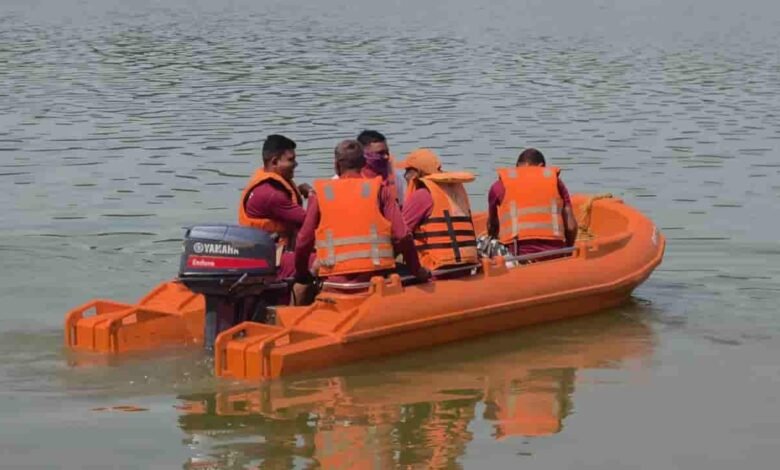 शिवनाथ नदी में डूबे युवक की तलाश का दुखद अंत, तीसरे दिन मिला शव शिवनाथ नदी में डूबे युवक की तलाश का दुखद अंत, तीसरे दिन मिला शव