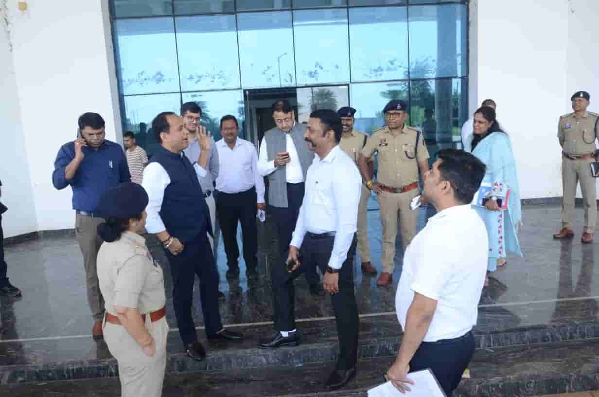 राज्योत्सव की रंगत से पहले तैयारियों का जायजा, स्थल पर पहुंचे अधिकारी राज्योत्सव की रंगत से पहले तैयारियों का जायजा, स्थल पर पहुंचे अधिकारी