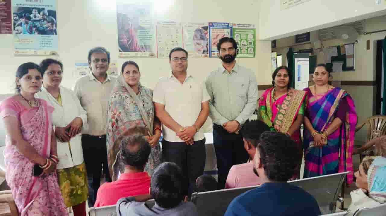 दृष्टि बचाने की मुहिम में बड़ी पहल! मेडेसरा पीएचसी ने 10 मरीजों को बांटे मुफ्त चश्मे