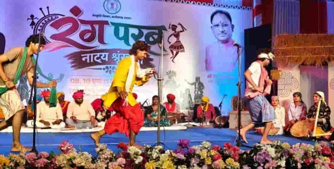 जब रंगमंच बना बदलाव की आवाज, ‘मया के मुंदरी’ ने दहेज पर किया सीधा वार जब रंगमंच बना बदलाव की आवाज, ‘मया के मुंदरी’ ने दहेज पर किया सीधा वार